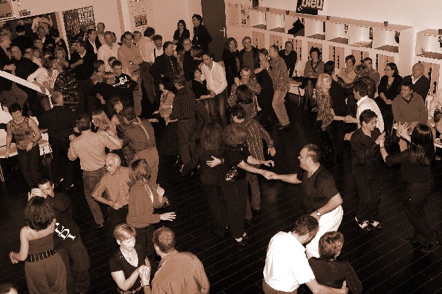 min 2006 12 16 beaune boogie 359 sepia